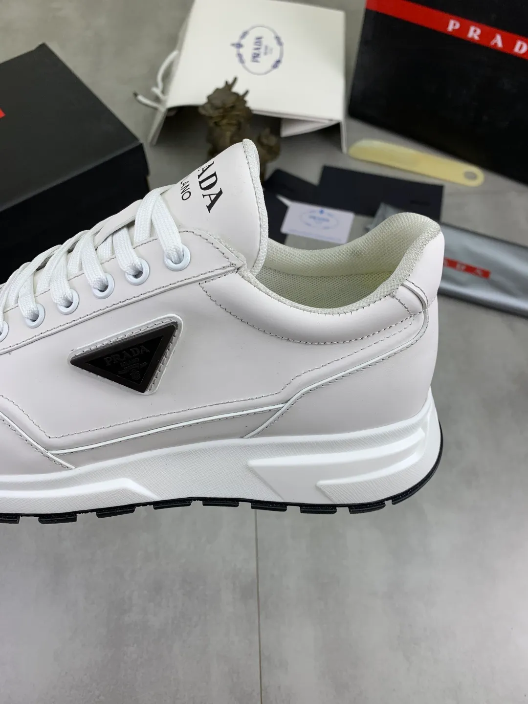 Men's men's shoes P600 💰[actual price] top quality, new popular models on the official website, timeless for a century, 🆘 The trendy brand (Prada) mainly promotes popular models, avant-garde and versatile fashionable men's shoes, privately molded, with cowhide splicing and 1:1 oil edge treatment... fashionable and simple, original imported cowhide with python skin, cowhide leather lining for feet; the atmosphere and personality are more fashionable, eye-catching and pursuing class. It will subvert the old idea and be a must-have for fashionistas who want to spend time with you! Must keep it! High-end comfortable and low-cost, high-end quality workmanship. Size: 38-45 4️⃣ colors available. full package